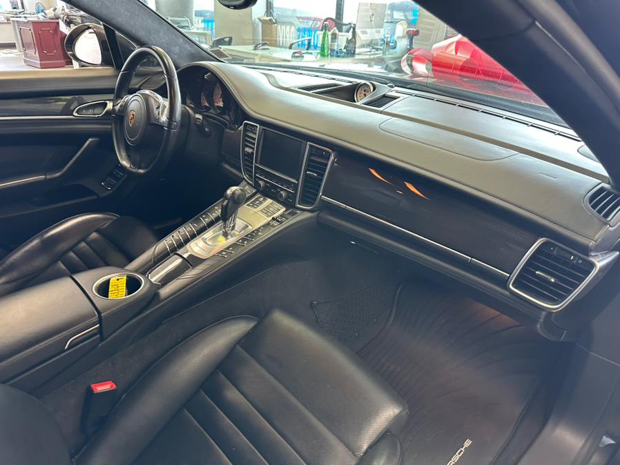 2016 Porsche Panamera 4dr HB GTS photo