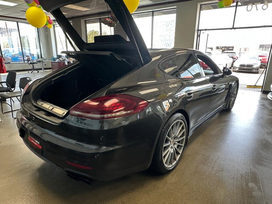 2016 Porsche Panamera 4dr HB GTS photo