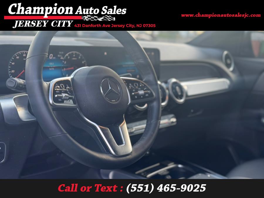 2022 Mercedes-Benz GLB GLB 250 4MATIC SUV photo