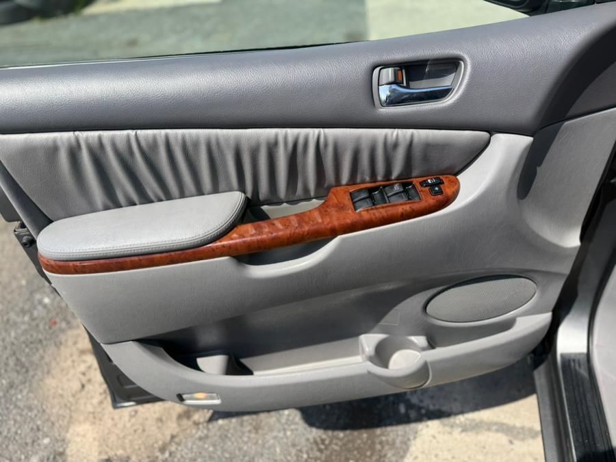 2005 Toyota Sienna XLE 7 Passenger photo