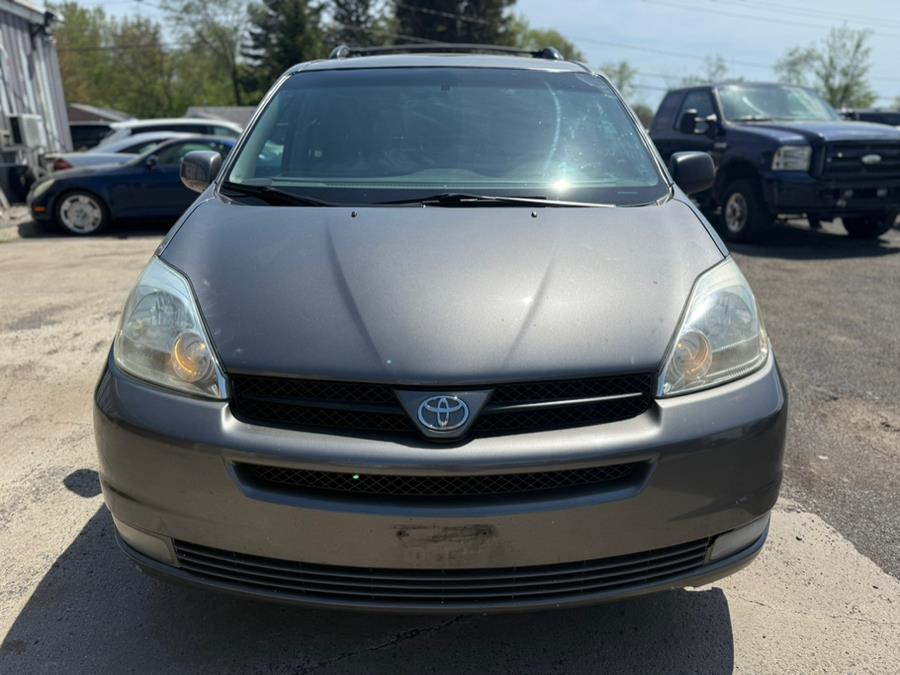 2005 Toyota Sienna XLE 7 Passenger photo