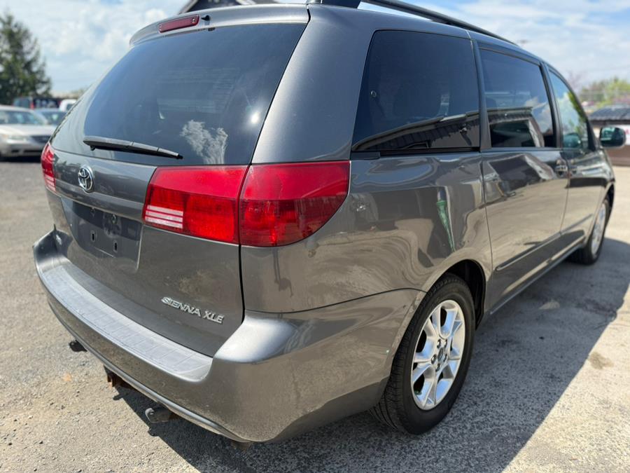 2005 Toyota Sienna XLE 7 Passenger photo