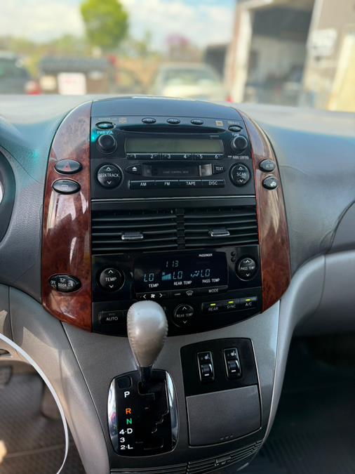 2005 Toyota Sienna XLE 7 Passenger photo