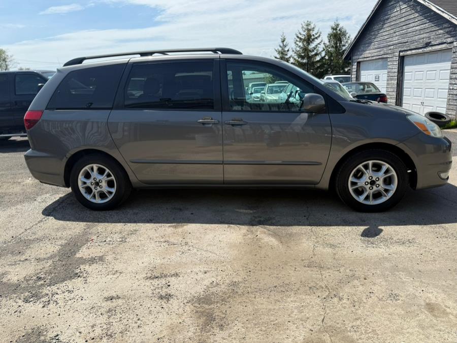 2005 Toyota Sienna XLE 7 Passenger photo
