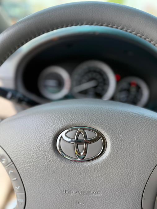 2005 Toyota Sienna XLE 7 Passenger photo