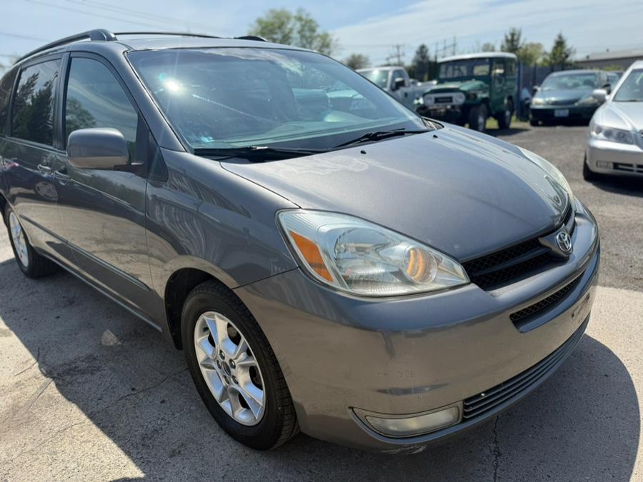 2005 Toyota Sienna XLE 7 Passenger photo