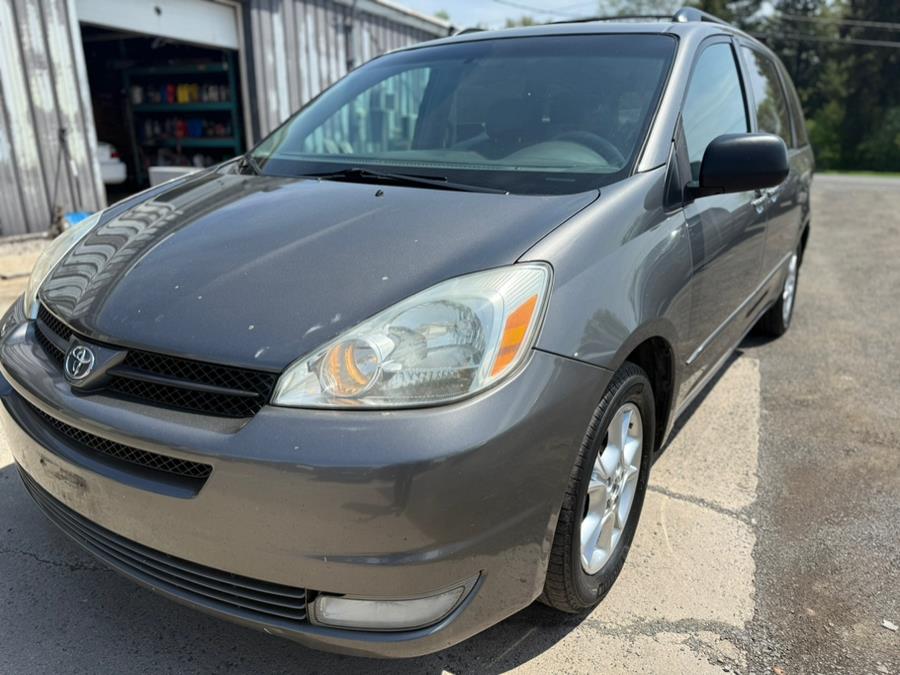 2005 Toyota Sienna XLE 7 Passenger photo