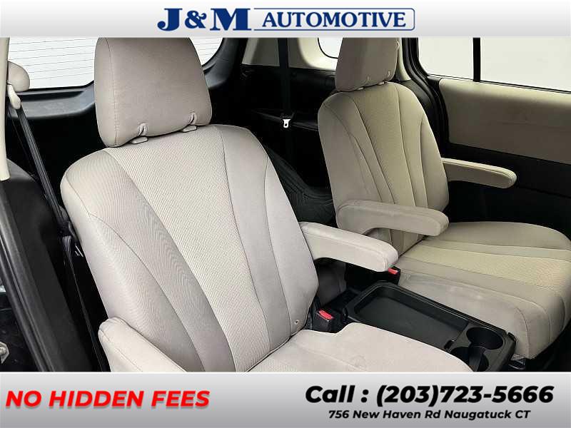 2013 Mazda Mazda5 Sport photo