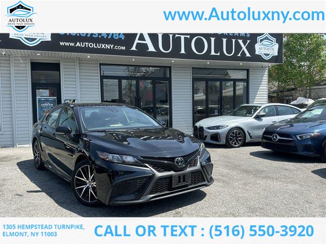 2023 Toyota Camry Hybrid SE Nightshade photo
