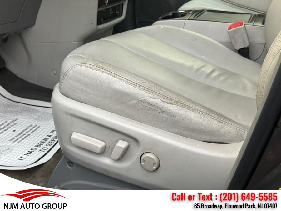 2013 Toyota Sienna XLE 7-Passenger Auto Access Se photo