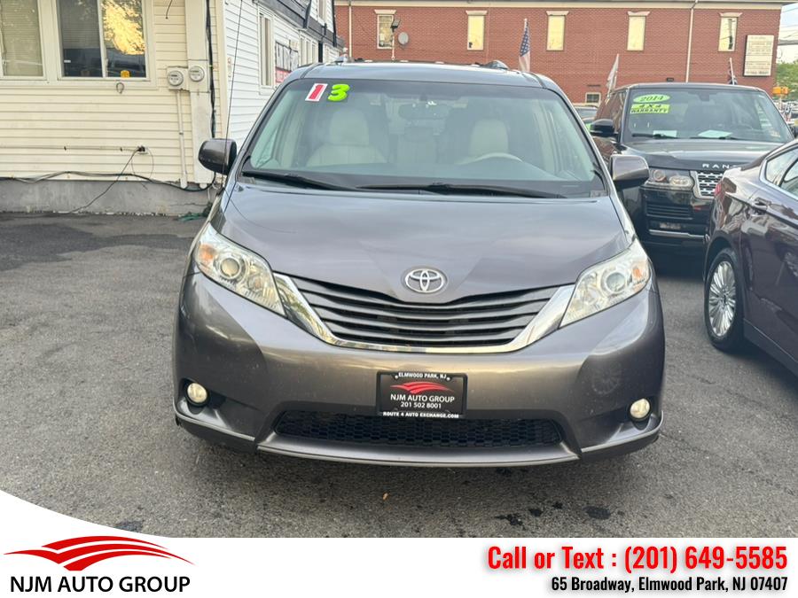 2013 Toyota Sienna XLE 7-Passenger Auto Access Se photo