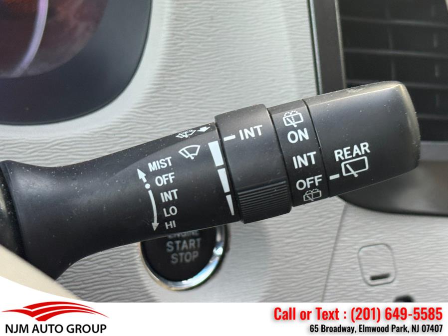 2013 Toyota Sienna XLE 7-Passenger Auto Access Se photo