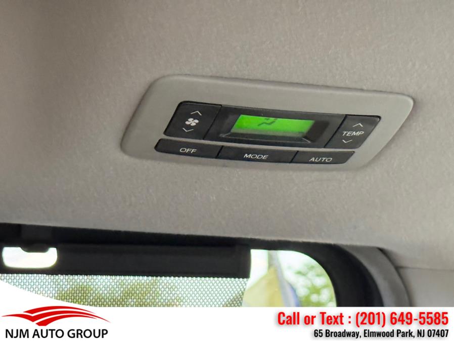 2013 Toyota Sienna XLE 7-Passenger Auto Access Se photo