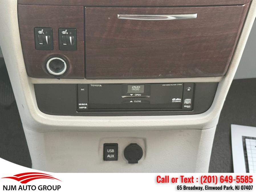 2013 Toyota Sienna XLE 7-Passenger Auto Access Se photo