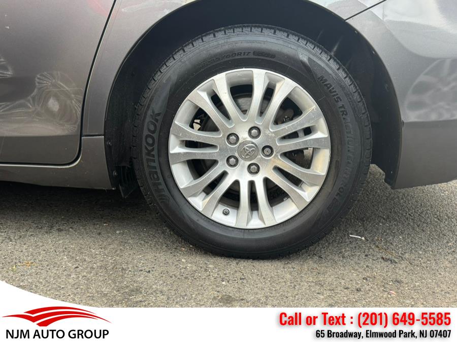 2013 Toyota Sienna XLE 7-Passenger Auto Access Se photo