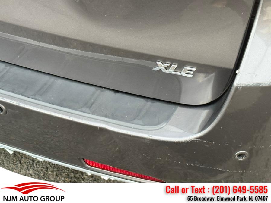 2013 Toyota Sienna XLE 7-Passenger Auto Access Se photo