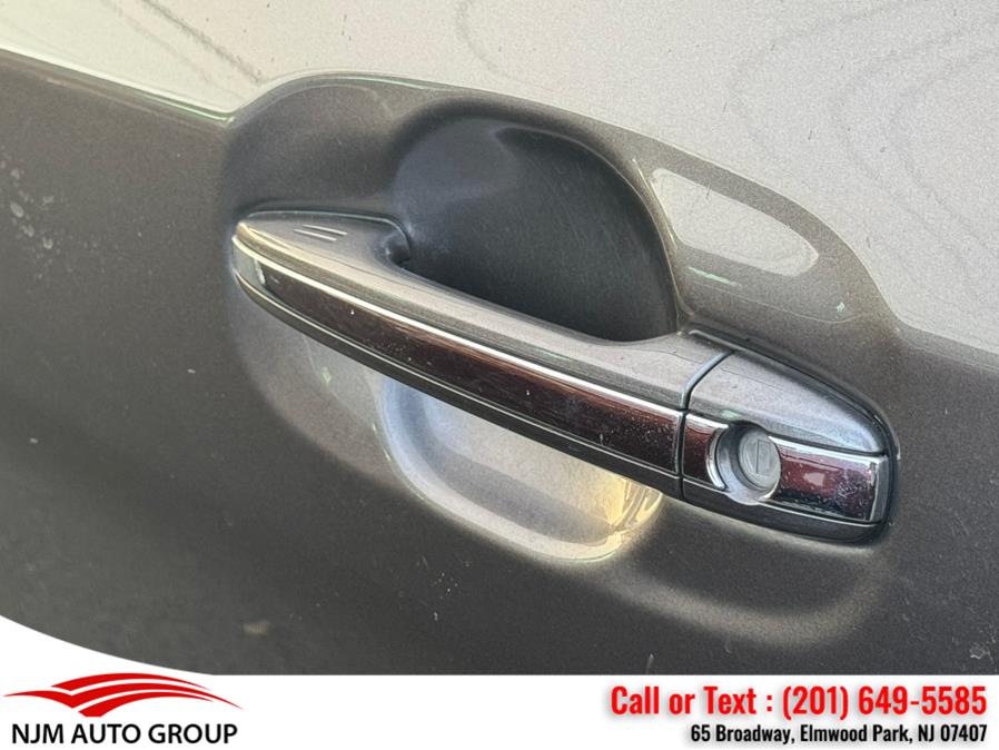 2013 Toyota Sienna XLE 7-Passenger Auto Access Se photo