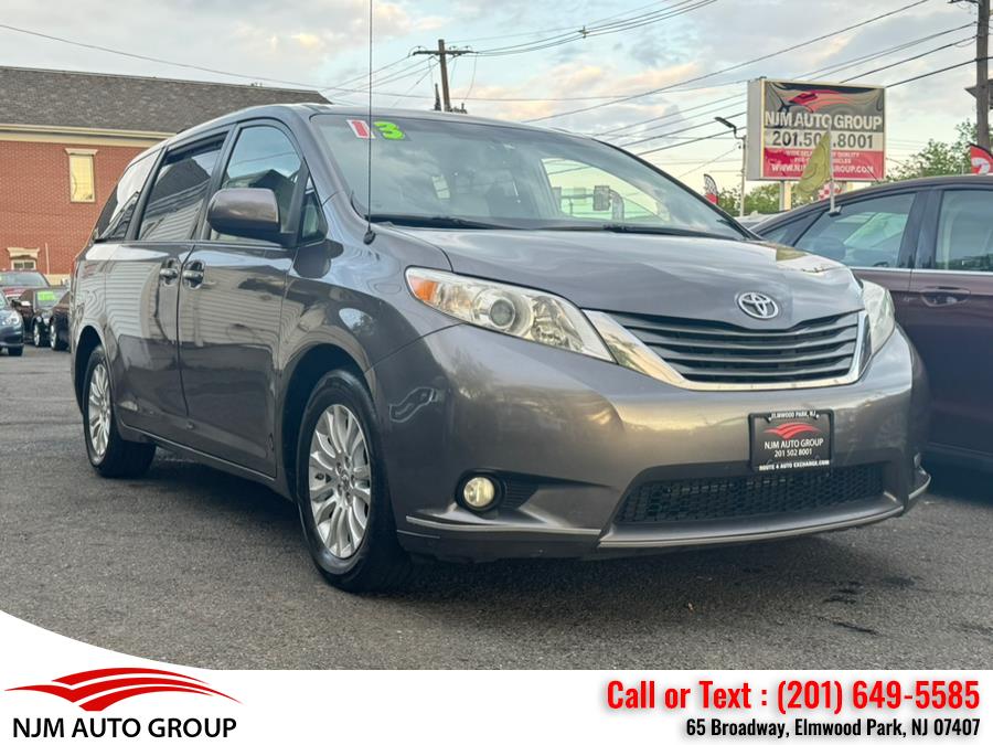 2013 Toyota Sienna XLE 7-Passenger Auto Access Se photo