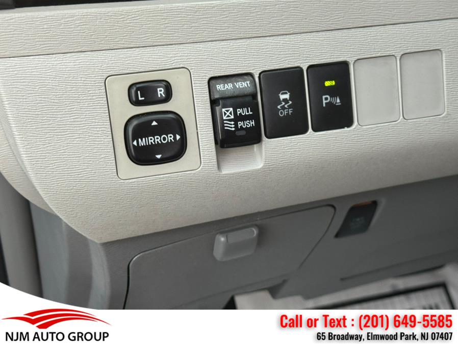 2013 Toyota Sienna XLE 7-Passenger Auto Access Se photo