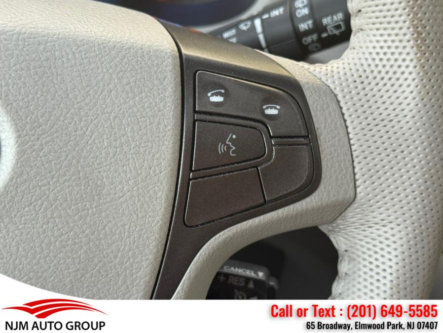 2013 Toyota Sienna XLE 7-Passenger Auto Access Se photo