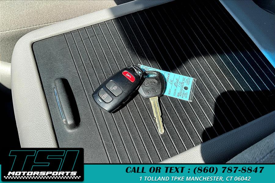 2014 Kia Sedona LX photo