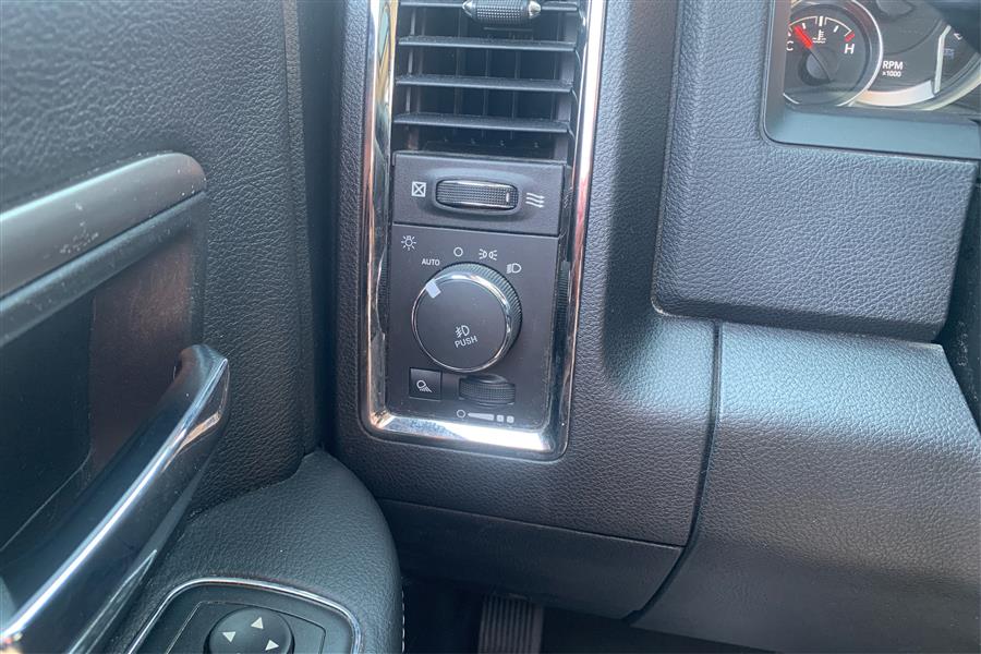 2017 RAM 1500 4WD Crew Cab 140.5