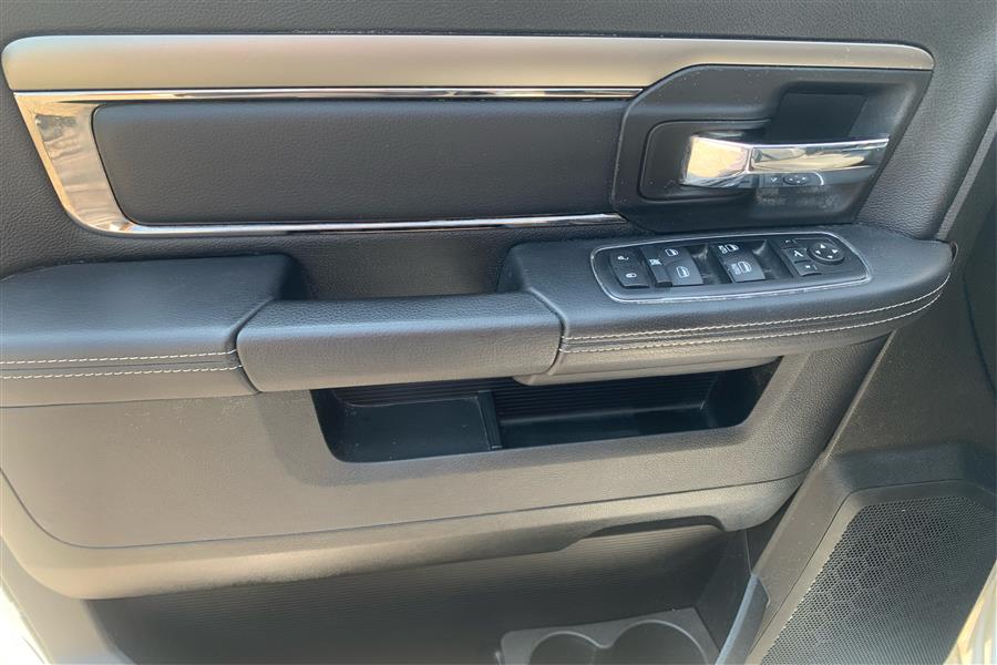 2017 RAM 1500 4WD Crew Cab 140.5
