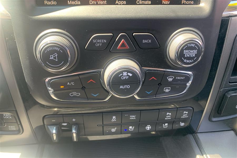 2017 RAM 1500 4WD Crew Cab 140.5