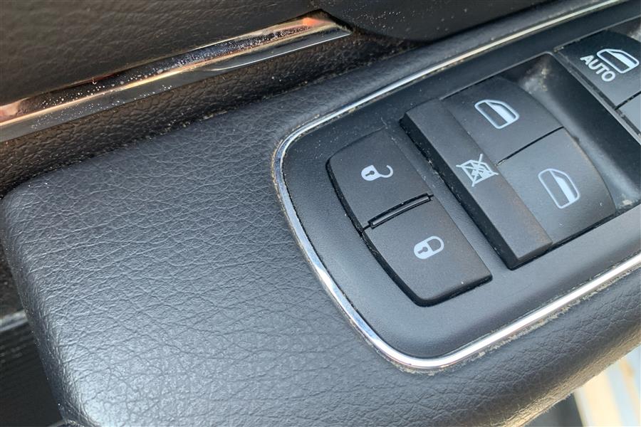 2017 RAM 1500 4WD Crew Cab 140.5
