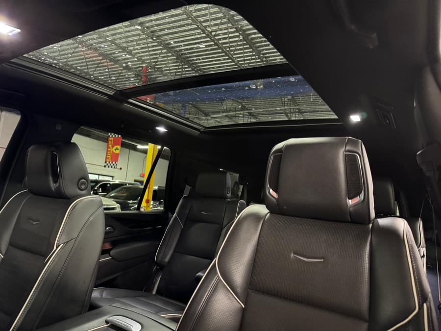 2022 Cadillac Escalade 4WD 4dr Sport photo