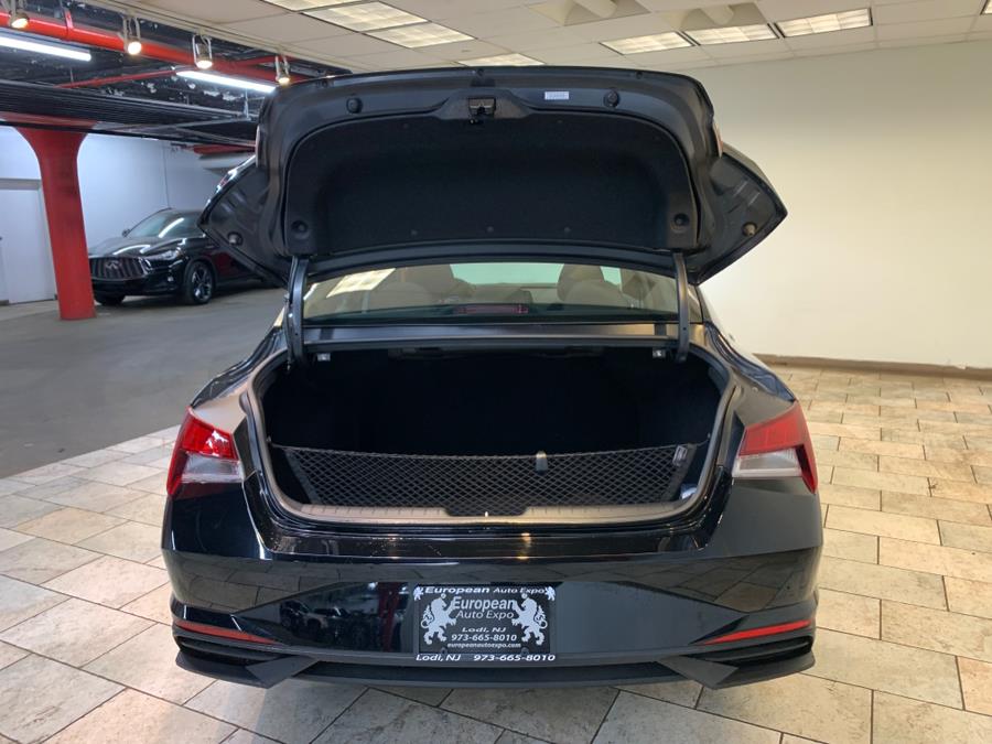 2022 Hyundai Elantra SEL IVT photo