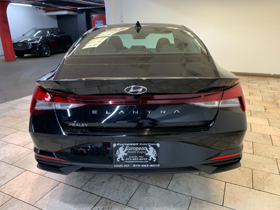 2022 Hyundai Elantra SEL IVT photo