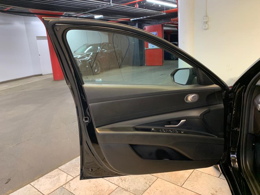 2022 Hyundai Elantra SEL IVT photo