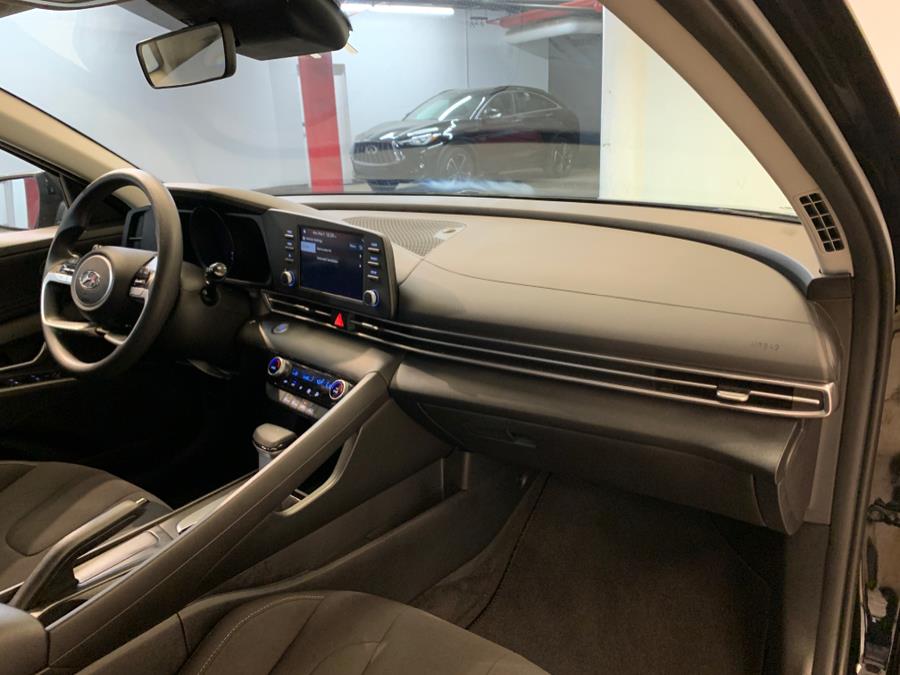 2022 Hyundai Elantra SEL IVT photo