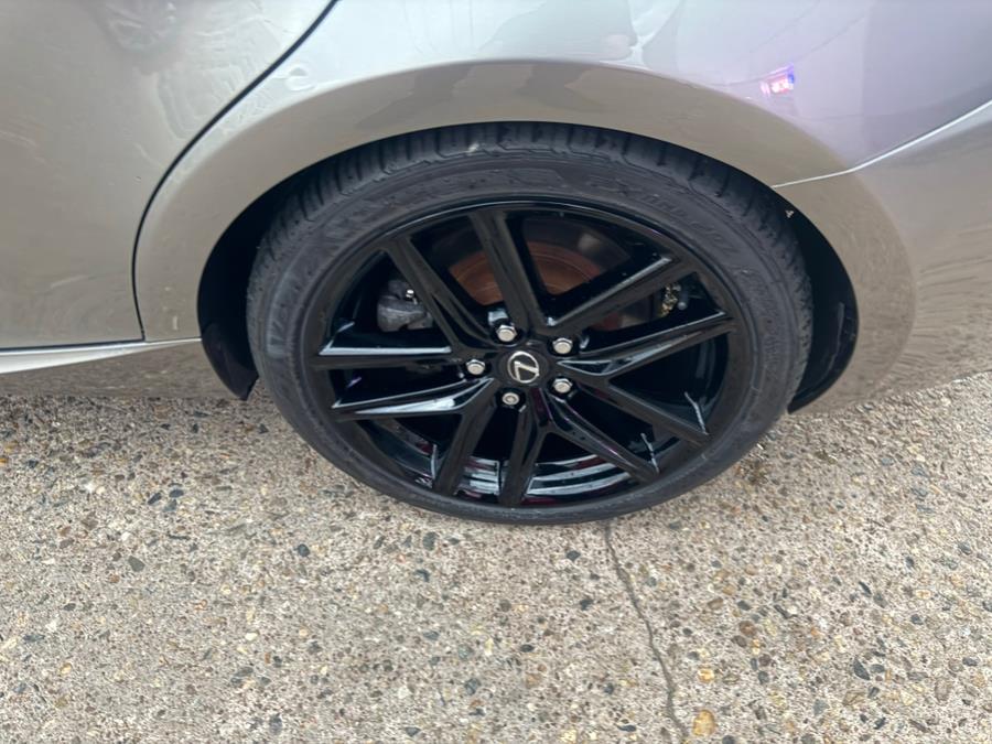 2016 Lexus IS 350 photo