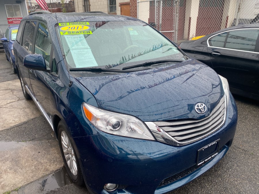 2012 Toyota Sienna XLE 7-Passenger Auto Access Se photo