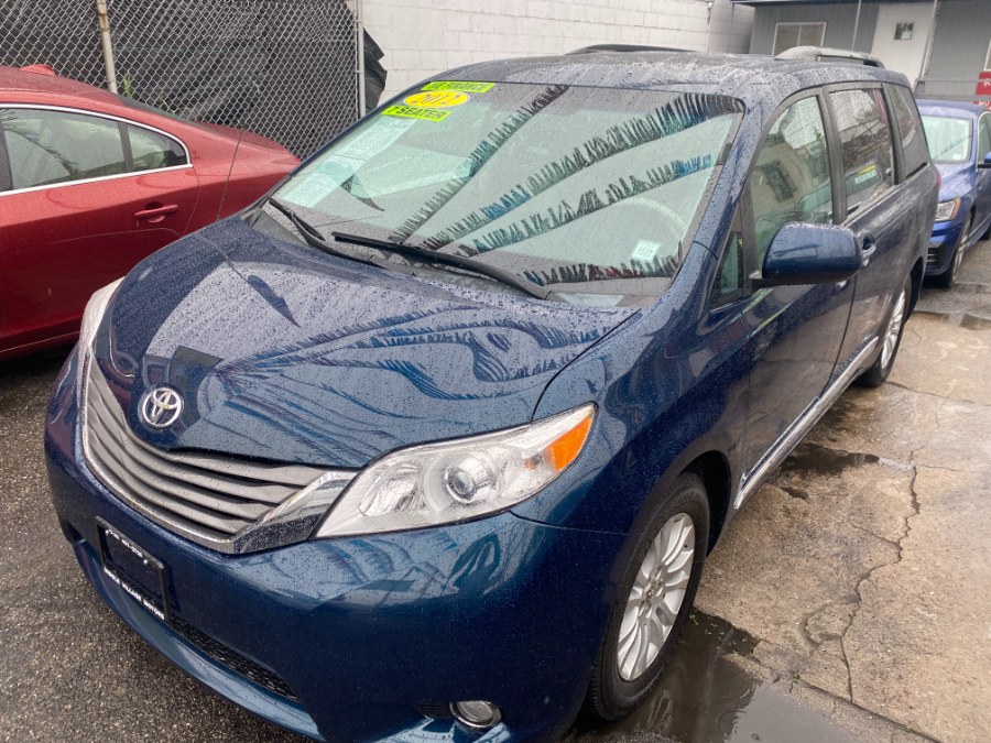 2012 Toyota Sienna XLE 7-Passenger Auto Access Se photo