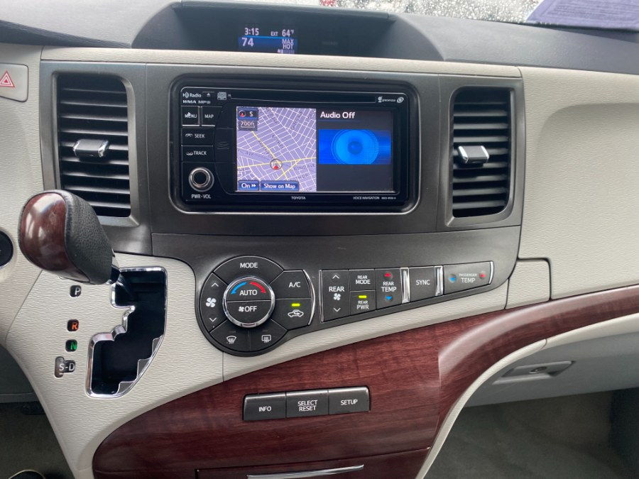 2012 Toyota Sienna XLE 7-Passenger Auto Access Se photo