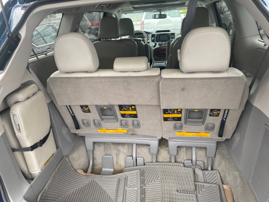 2012 Toyota Sienna XLE 7-Passenger Auto Access Se photo