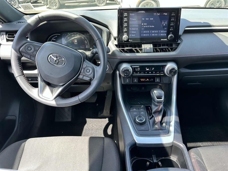 2022 Toyota RAV4 Prime SE photo