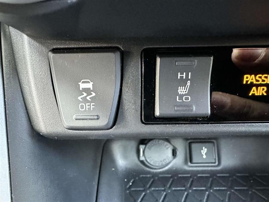 2022 Toyota RAV4 Prime SE photo