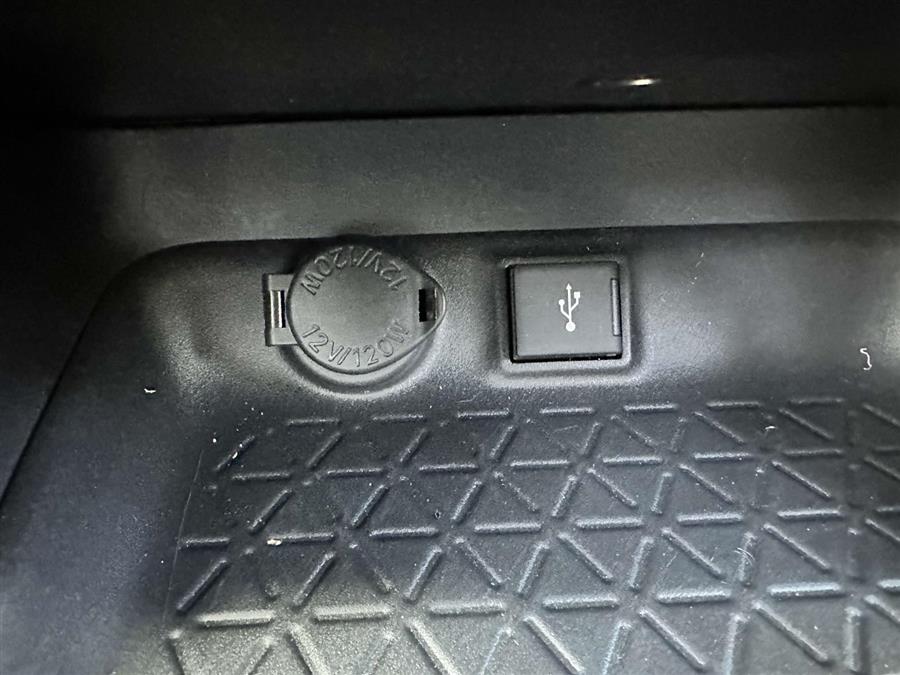 2022 Toyota RAV4 Prime SE photo