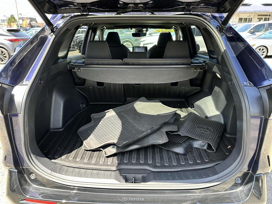 2022 Toyota RAV4 Prime SE photo