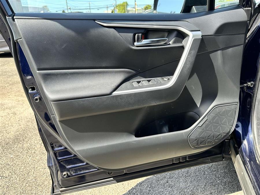 2022 Toyota RAV4 Prime SE photo