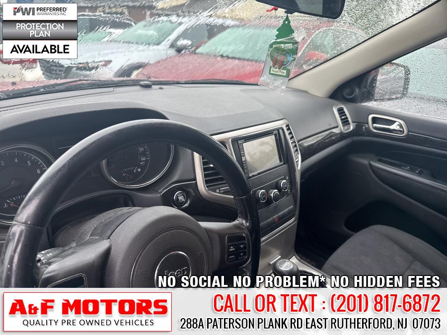 2011 Jeep Grand Cherokee Laredo photo