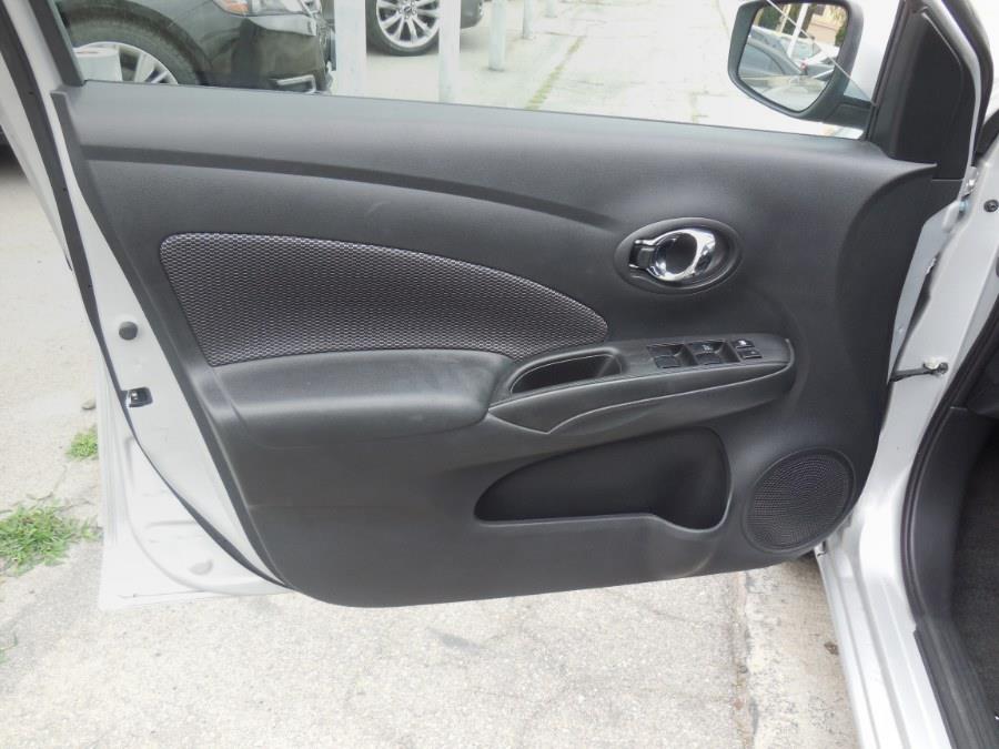 2019 Nissan VERSA SEDAN SV CVT photo
