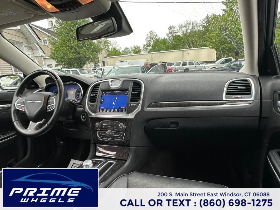 2018 Chrysler 300 Limited RWD photo