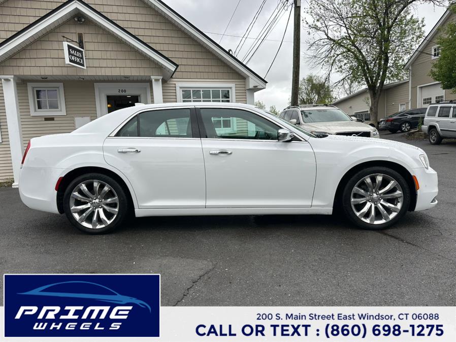 2018 Chrysler 300 Limited RWD photo