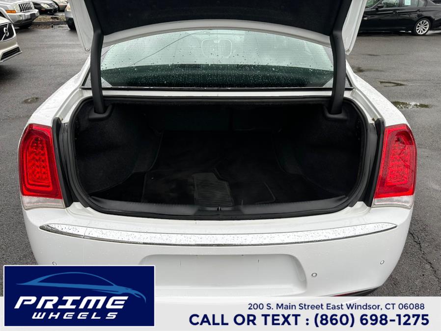 2018 Chrysler 300 Limited RWD photo