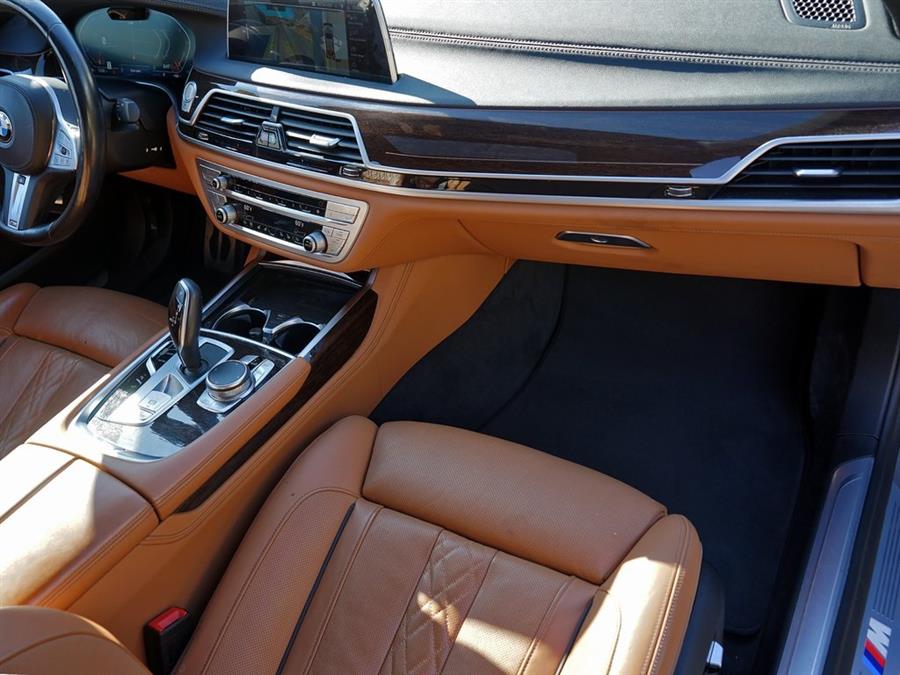 2022 BMW 7-Series 750i xDrive photo